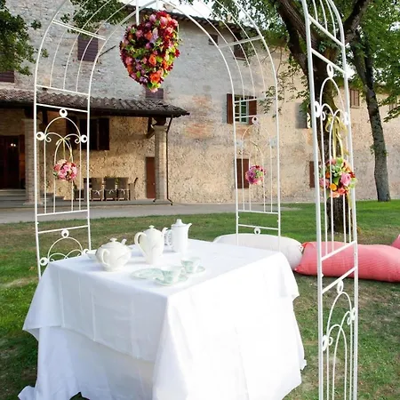 펜션 Ferienhaus Mit Privatpool Fuer 20 Personen Ca 700 Qm In Gubbio-nerbisci, Umbrien Provinz Perugia *